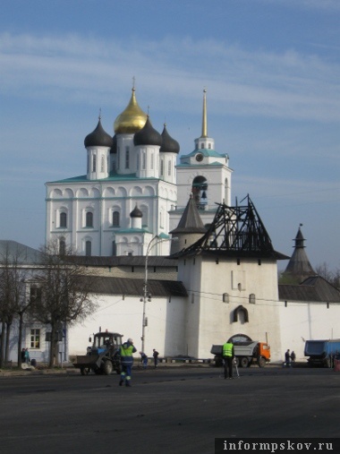 Рыбницкая башня Псковского кремля после пожара